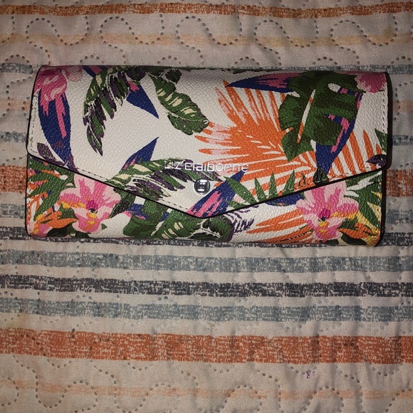 Floral Wallet - Picture 1 of 7